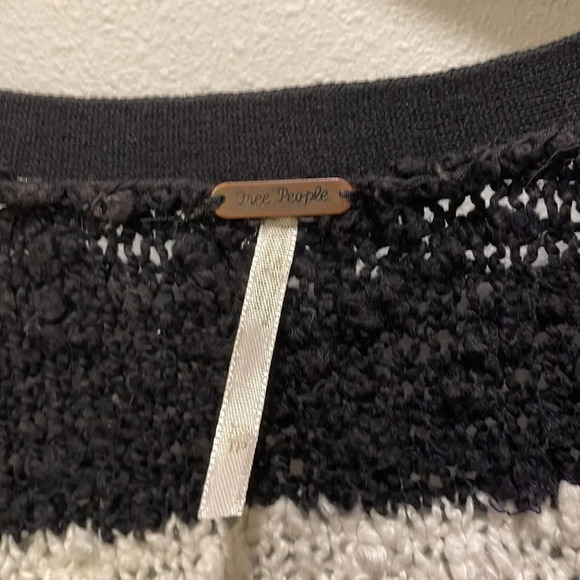 FREE People woman’s black and white sweater - Picture 5 of 11